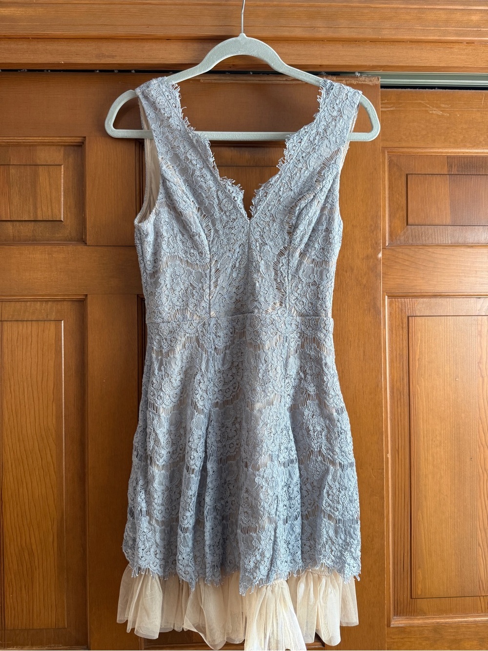 Sleeveless V-Neck Lace Fit & Flare Dress in Light Blue with Cream Hem size S - Picture 8 of 10